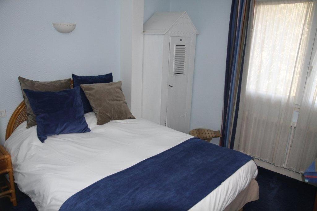 Hotel Le Suroit Perros-Guirec Oda fotoğraf